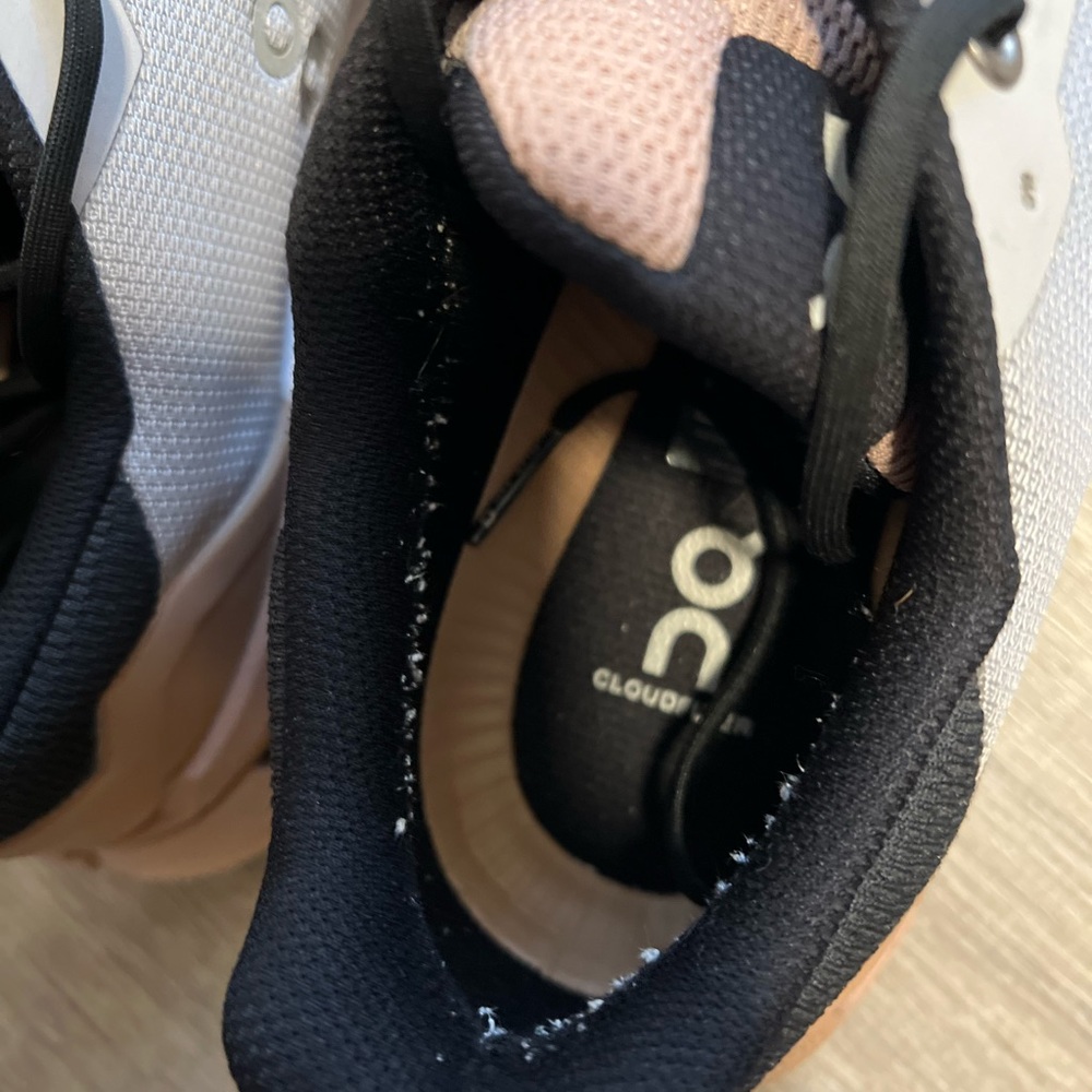 On Cloudflyer - image 2